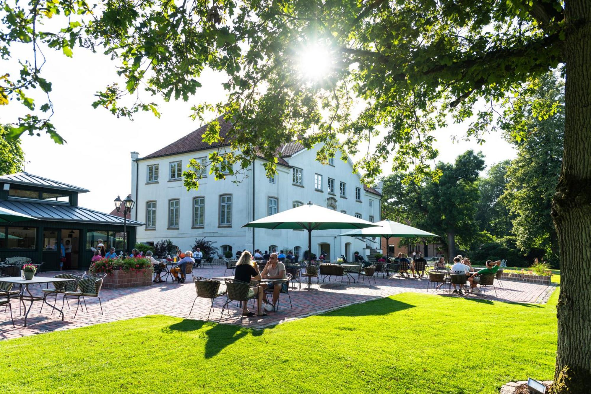 Hotel & Gaestehaus Gut Kaden Alveslohe 外观 照片